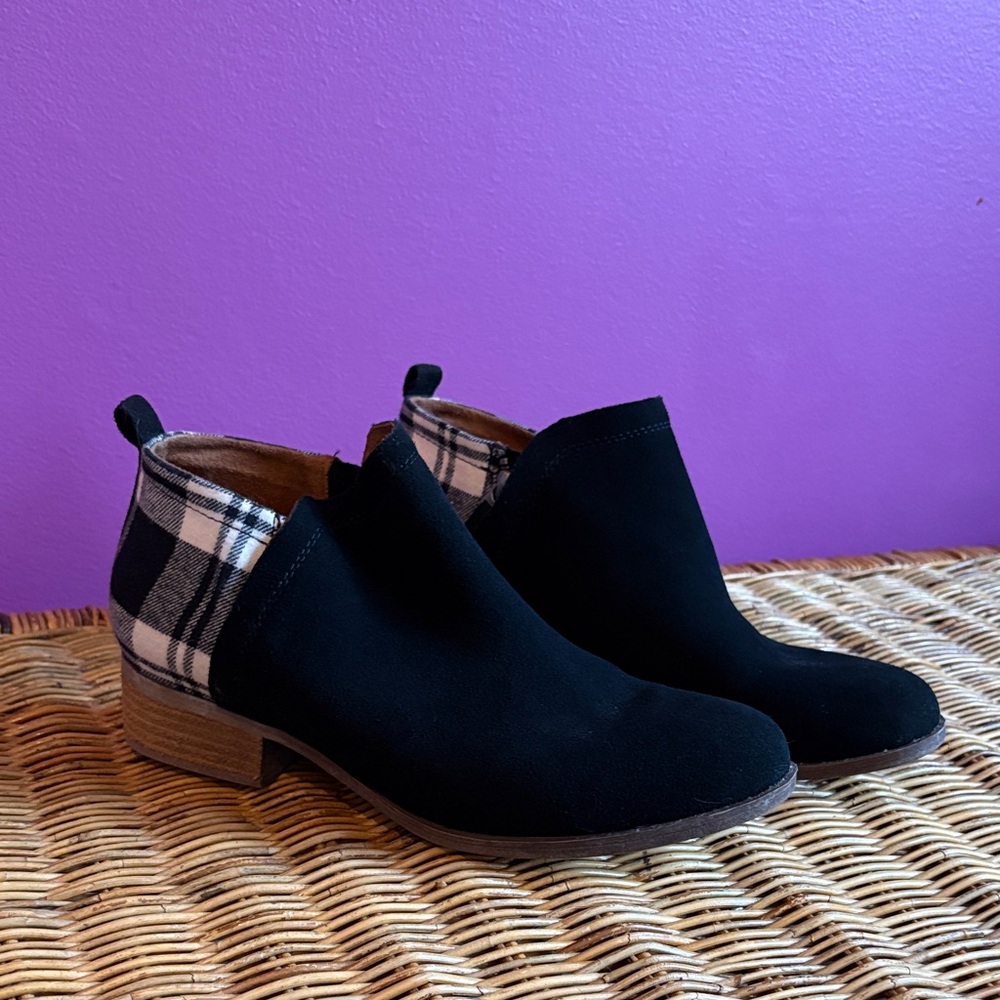 Tom’s Black and Plaid Ankle Boots